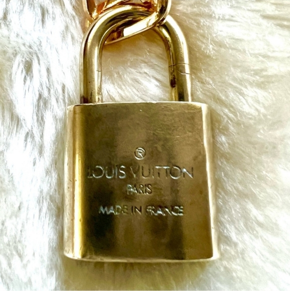 LOUIS VUITTON AUTHENTIC LOCK AND KEY NECKLACE 2 CHAINS 319 - Picture 5 of 7